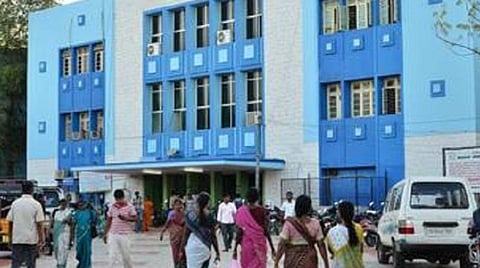 நெல்லை அரசு மருத்துவமனையில் சிகிச்சை பெற்ற தொழிலாளி மரணம்: உறவினர்கள் மறியல்