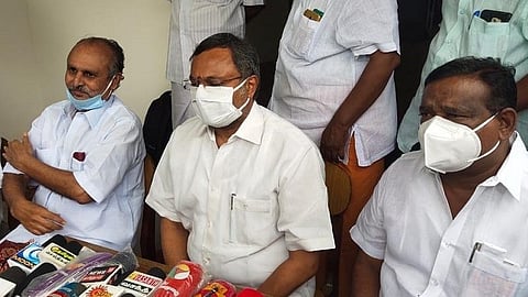 திண்டுக்கல்லில் செய்தியாளர்களை சந்தித்த சிவகங்கை எம்.பி., கார்த்தி சிதம்பரம்.