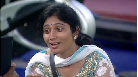 திருமணம் குறித்து போலிச் செய்தி: ஜூலி காட்டம்