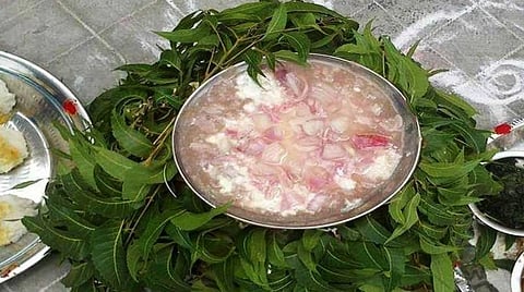 ஆடி அற்புதம்... வீட்டு வாசலில் வேப்பிலை; கூழ் பிரசாதம்! 