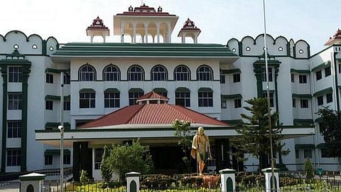 சாத்தான்குளம் வழக்கு; காவலர் முருகனுக்கு ஜாமீன் வழங்க ஜெயராஜ் மனைவி எதிர்ப்பு- சிபிஐ பதிலளிக்க உயர் நீதிமன்ற மதுரைக் கிளை உத்தரவு