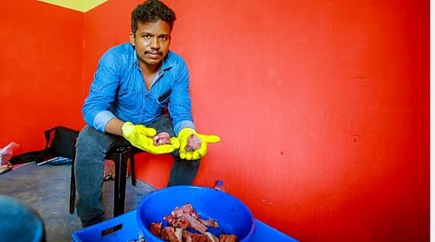 இணையத்தில் மீன் விற்பனை; இயல்பு நிலை திரும்பினாலும் இதை விடமாட்டேன்: புகைப்படக் கலைஞர் உறுதி