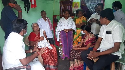 மூணாறு நிலச்சரிவில் ஒரே குடும்பத்தைச் சேர்ந்த 6 பேர் உயிரிழப்பு; குடும்பத்தினருக்கு எம்எல்ஏ நேரில் ஆறுதல்