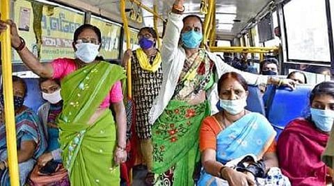 சிவகங்கை மாவட்டத்தில் பணிக்கு செல்வோருக்காக இயக்கப்படும் அரசு பஸ்சில் கூட்ட நெரிசல்: அரசுப் பணியாளர்கள் அதிருப்தி