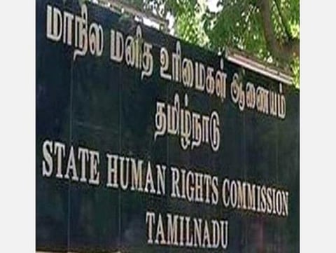 புகார் மீது நடவடிக்கை எடுக்காததால் தீக்குளிக்க முயன்ற இளைஞர்: எடுக்கப்பட்ட நடவடிக்கை என்ன?- காவல் ஆணையருக்கு மனித உரிமை ஆணையம் நோட்டீஸ்