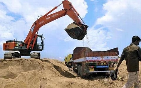 மணல் கடத்தல் வழக்குகள் அதிகரிப்பு; நீதிமன்றத்தின் பொறுமையை சோதிக்க வேண்டாம்: உயர் நீதிமன்றம் எச்சரிக்கை