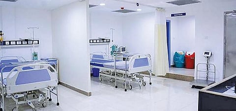 புதுச்சேரி மருத்துவமனைகளில் படுக்கை வசதி இல்லை: வீடுகளில் தனிமைப்படுத்தப்படும் தொற்றாளர்களால் கரோனா பரவல் அதிகரிப்பு
