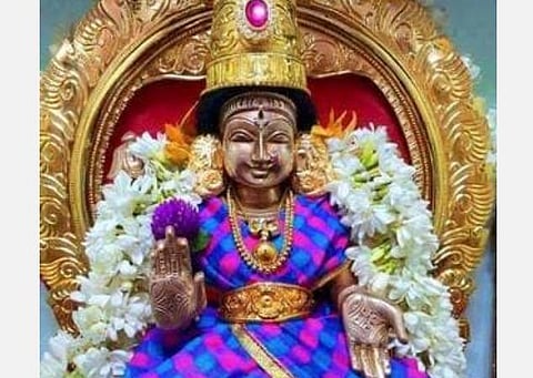 மகாலக்ஷ்மிக்கு மல்லிகைப்பூ; பைரவரை நினைத்து நாய்களுக்கு உணவு!  கடன் தீரும்; அடகில் இருந்த நகைகளை மீட்பீர்கள்! 