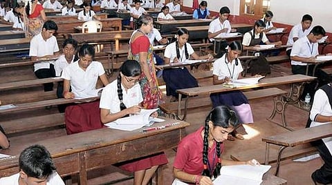 10-ம் வகுப்பு மதிப்பெண் சான்றிதழ்: பள்ளிகளில் நாளை முதல் விநியோகம்
