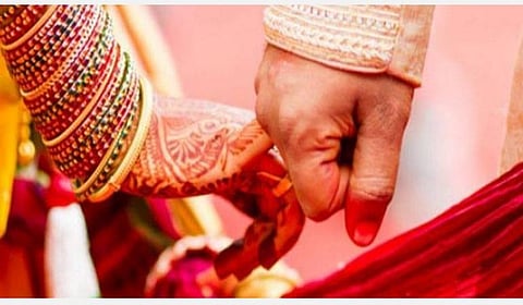 முகூர்த்த நாட்கள் என்பதால் ஆகஸ்ட் 23, 30-ல் முழு ஊரடங்கை தளர்த்தக் கோரி வழக்கு