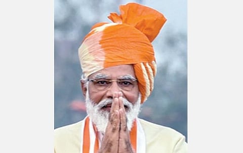 பாரம்பரிய தலைப்பாகையுடன் சுதந்திர தின விழாவில் மோடி