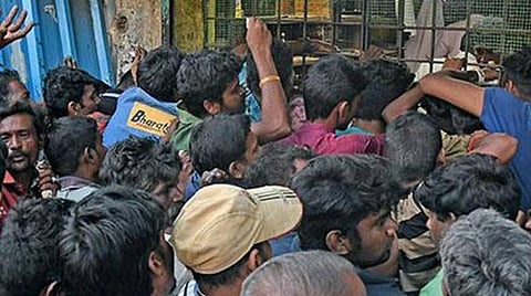 நிராசையானது ‘மதுவிலக்கு’ எதிர்பார்ப்பு: ‘மதுக்கடை மூடியிருந்ததால 4 மாசமா நிம்மதியா இருந்தோம்’- சென்னையில் மது அருந்துவோரின் குடும்பத்தினர் வேதனை