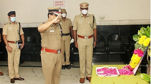 காவலர்கள் இழப்பீட்டில் பாரபட்சம் இல்லை; இறந்த காவலர் சுப்பிரமணியன் குடும்பத்திற்கு காவல்துறை சார்பிலும் உதவிகள் வழங்கப்படும்: டிஜிபி திரிபாதி