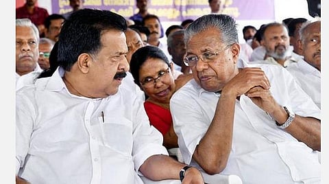 கேரள முதல்வர் பினராயி விஜயன், காங்கிரஸ் தலைவர் ரமேஷ் சென்னிதலா : கோப்புப்படம்