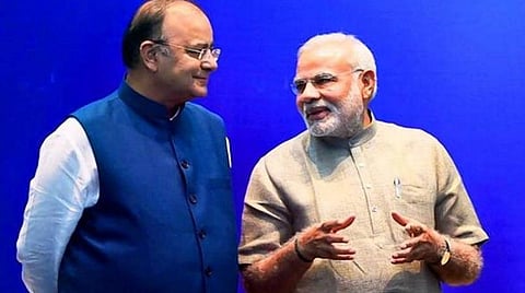 மறைந்த மத்திய அமைச்சர் அருண் ஜேட்லியுடன் பிரதமர் மோடி: கோப்புப் படம்.