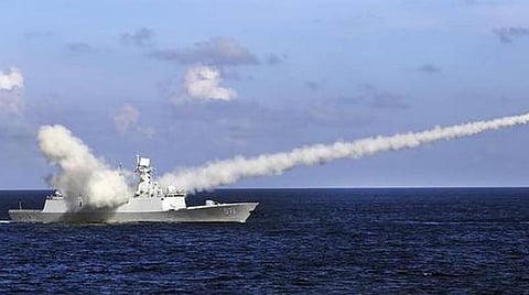 அமெரிக்காவுக்கு எச்சரிக்கை: தென்சீனக் கடலில் ஏவுகணை செலுத்தி சீண்டும் சீனா