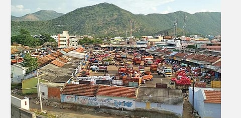 கேரளாவில் ஓணம் பண்டிகையை முன்னிட்டு களைகட்டிய ஒட்டன்சத்திரம் காய்கறி மார்க்கெட்