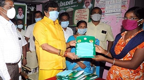 விருதுநகரில் 5.84 லட்சம் குடும்ப அட்டைதாரர்களுக்கு 36.61 லட்சம் முகக்கவசங்கள் விநியோகம்: அமைச்சர் ராஜேந்திர பாலாஜி தகவல்