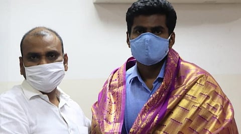 தமிழக பாஜக தலைவர் எல்.முருகனுடன் அண்ணாமலை.