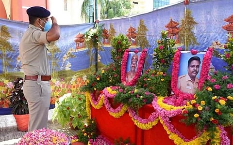 கரோனா தொற்றால் உயிரிழந்த காவல்துறையினருக்கு அஞ்சலி