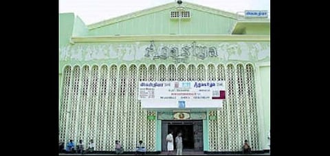 சென்னையில் 53 ஆண்டுகளாக இயங்கி வந்த திரையரங்கம் நிரந்தரமாக மூடப்படுகிறது: ரசிகர்கள் அதிர்ச்சி