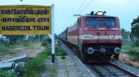 மதுரை – நாகர்கோவில் இருவழிப்பாதை திட்ட 3-ம் கட்ட பணிகள் 2022 மார்ச்சுக்குள் நிறைவடையும்: தகவல் அறியும் உரிமை சட்டத்தில் ரயில்வே அதிகாரி தகவல்