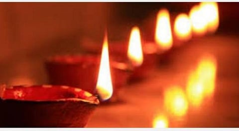 பணக்கஷ்டமும் மனக்கஷ்டமும் போக்கும் தீப லக்ஷ்மி வழிபாடு! 