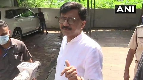 சிவசேனா தலைவர் சஞ்சய் ராவத் பேட்டியளித்த காட்சி : படம் | ஏஎன்ஐ.