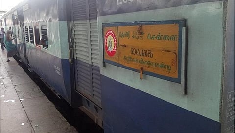 5 மாதத்திற்குப் பின் மதுரை- சென்னைக்கு கிளம்பிய  முதல் சிறப்பு ரயிலில் 520 பேர் பயணம்