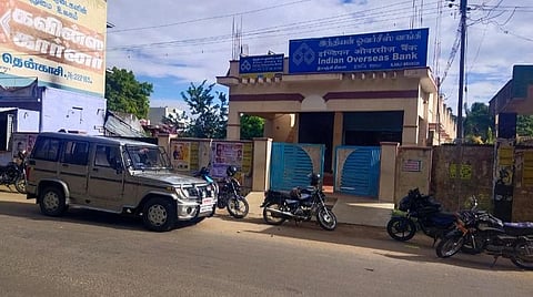 குற்றாலம் அருகே ஏடிஎம் இயந்திரத்தை உடைத்துத் திருட முயன்ற இளைஞர் 4 மணி நேரத்தில் கைது 