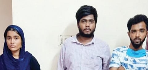 கைது செய்யப்பட்ட ரகமத் நிஷா உள்ளிட்டோர்.﻿﻿