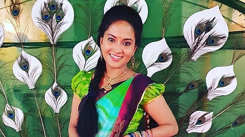 டிக் டாக்கில் சந்தித்த நபர் துன்புறுத்தல்: தெலுங்கு சின்னத்திரை நடிகை தற்கொலை