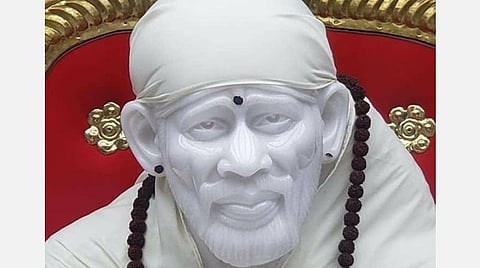 பார்த்துக்கொண்டே இருக்கிறார் பாபா! 