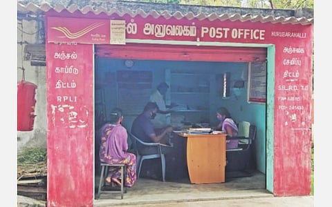 கிருஷ்ணகிரி மாவட்டம் குருபரப்பள்ளியில் 70 ஆண்டுகளாக வாடகை கட்டிடத்தில் அடிப்படை வசதிகள் இல்லாமல் செயல்பட்டு வரும் அஞ்சல் அலுவலகம்.