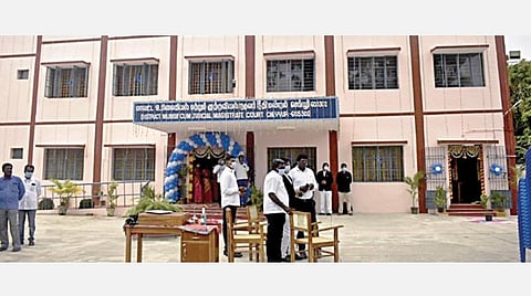 செய்யூரில், தற்காலிக கட்டிடத்தில் புதிதாக தொடங்கப்பட்டுள்ள மாவட்ட உரிமையியல் மற்றும் குற்றவியல் நடுவர் நீதிமன்றம்.