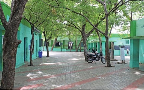 மதுரை கிழக்கு ஊராட்சி ஒன்றியத் தொடக்கப் பள்ளி வளாகம்.﻿