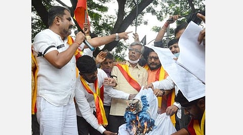 இந்தி தின கொண்டாட்டத்துக்கு எதிராக கன்னட அமைப்பினர் பெங்களூருவில் போராட்டம்
