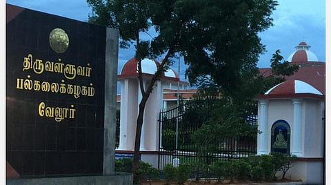திருவள்ளுவர் பல்கலைக்கழகம் இரண்டாகப் பிரிப்பு; விழுப்புரத்தைத் தலைமையிடமாகக் கொண்டு புதிய பல்கலைக்கழகம்: முதல்வர் பழனிசாமி அறிவிப்பு