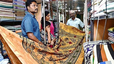 இணைய தளம் மூலம்  ரூ.110.46 கோடி  கைத்தறிப் பொருட்கள் விற்பனை