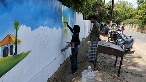 நெல்லை ஆட்சியர் அலுவலக சுற்றுச்சுவரில் மீண்டும் ஓவியங்கள்