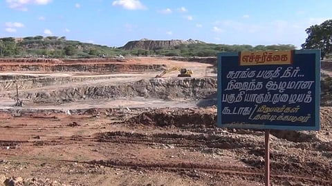 சிவகங்கை டாமின் தொழிற்சாலையில் 200 டன் கிராபைட் தேக்கம்: ஊதியத்தை பாதியாக குறைத்ததால் ஊழியர்கள் அதிருப்தி