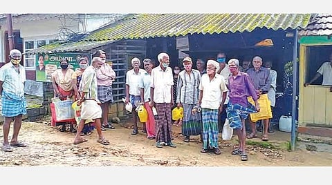 ரேஷன் கடைகளில் பயோமெட்ரிக் முறை: தொழில்நுட்ப பிரச்சினையால் மலை மாவட்ட மக்கள் தவிப்பு