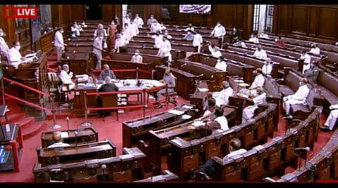 மாநிலங்களவையில் எதிர்க்கட்சி எம்.பி.க்கள் வெளிநடப்பு செய்த காட்சி