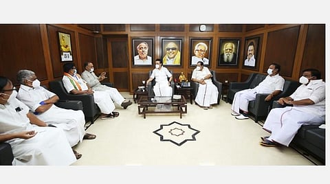 ஸ்டாலினுடன் தமிழக காங்கிரஸ் பொறுப்பாளர் தினேஷ் குண்டுராவ் சந்திப்பு