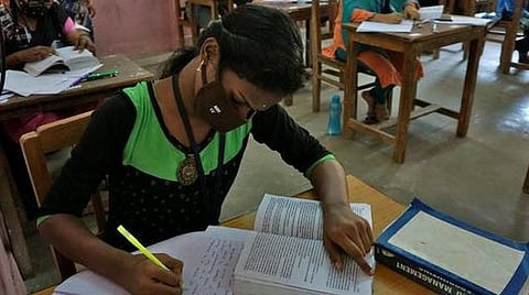 நேருவின் கொள்கைகள், அயோத்திப் பிரச்சினை, குஜராத் கலவரங்கள்: 12ம் வகுப்புப் பாடத்திட்டத்திலிருந்து நீக்கம்