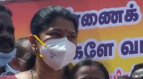வேளாண் சட்டங்களை மத்திய அரசு மறுபரிசீலனை செய்ய வேண்டும்: கனிமொழி எம்.பி பேட்டி