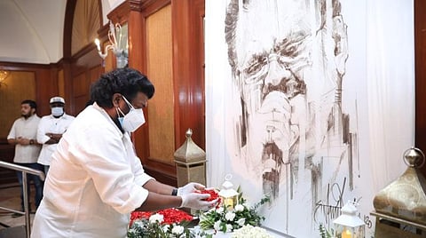 எஸ்பிபி மறைவிலிருந்து மீண்டு வரமுடியவில்லை: பார்த்திபன் 