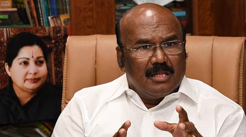 மூத்த அமைச்சர்களின் கருத்துகளால் சர்ச்சை: கட்டுப்பாட்டுடன் பேச ஜெயக்குமார் அறிவுரை