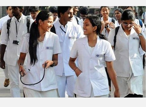 பிஎஸ்சி நர்சிங், பி.பார்ம் படிப்புகளில் சேருவதற்கு விண்ணப்பப் பதிவு இன்று தொடக்கம்
