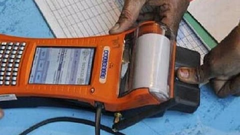 ரேஷன் கடைகளில் பயோமெட்ரிக் முறையில் குழப்பம்: கைரேகை பதிவாகததால் பொருட்கள் வாங்க முடியாமல் தவிப்பு